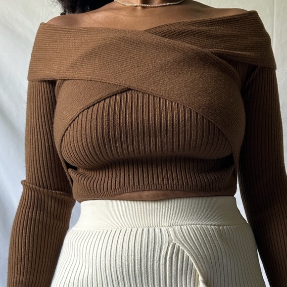 Off shoulder sweater - Picture 2 of 4